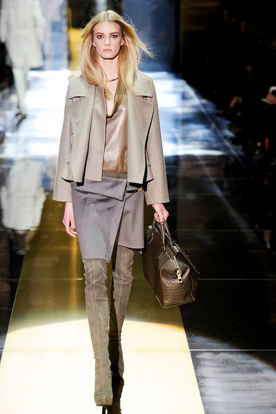 Look 9